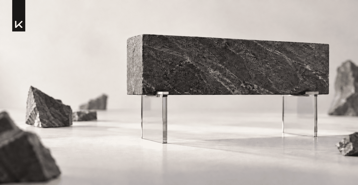 Composición abstracta de piedra y vidrio que representa la confianza de marca